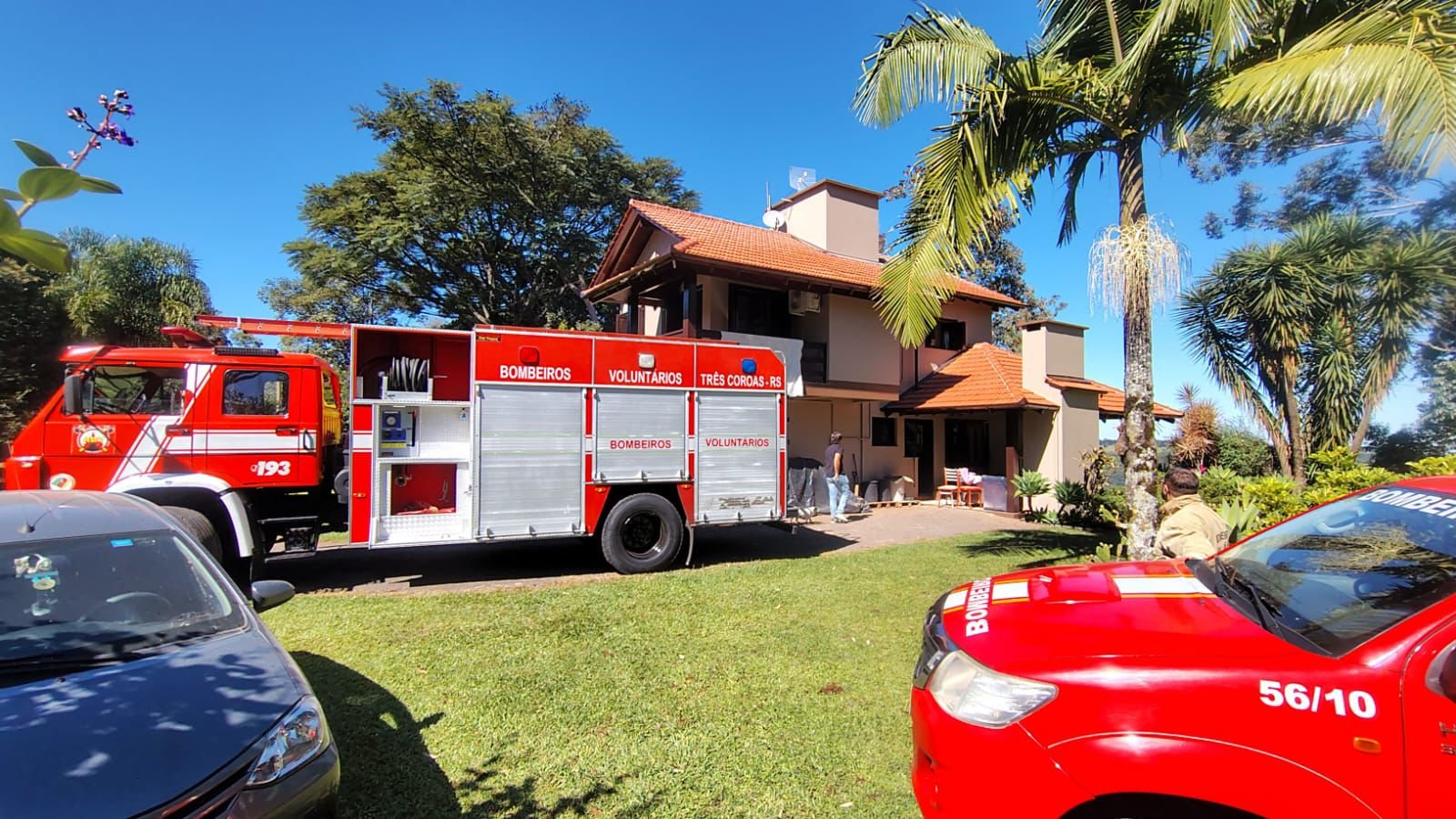 Casa no Templo Budista de Tr&ecirc;s Coroas tem inc&ecirc;ndio combatido pelos Bombeiros
