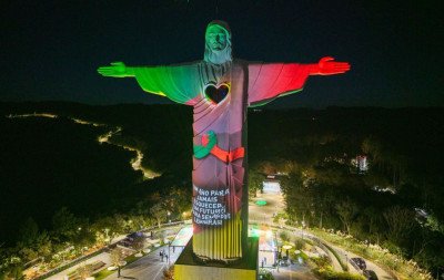 VÍDEO: Cristo Protetor recebe iluminação especial em homenagem aos dois anos da reconstrução do RS após enchentes
