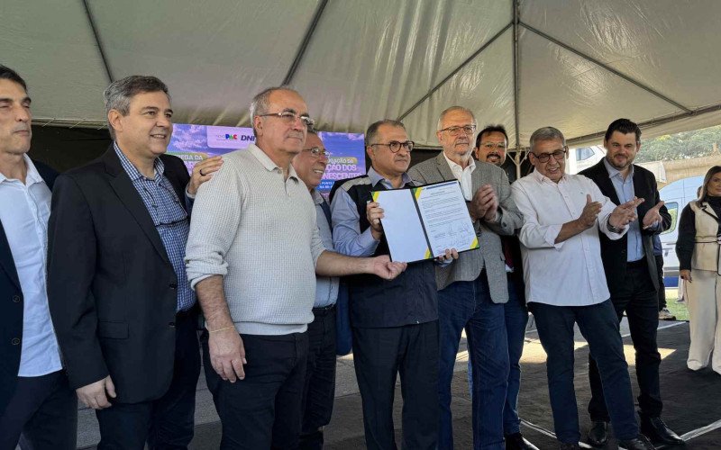 BR-116: Ministro do Transporte entrega oficialmente terceira faixa da rodovia e projeta continuação até Dois Irmãos | abc+