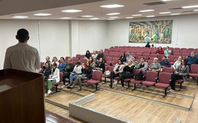 Membros da comunidade em geral, vereadores e representantes de ONGs acompanharam a atividade | abc+