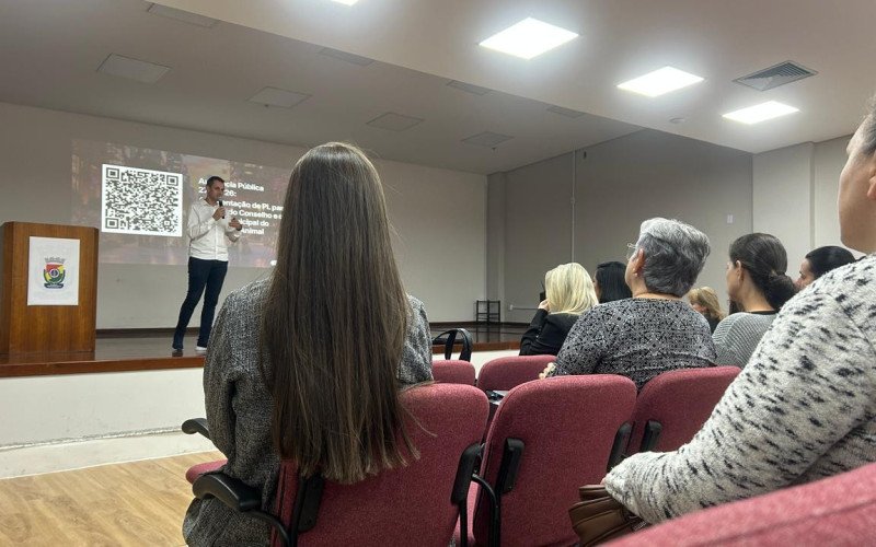 Secretário Municipal de Meio Ambiente, Anderson Bertotti conduziu o início do evento, que tratou da criação do Conselho e do Fundo Municipal | abc+