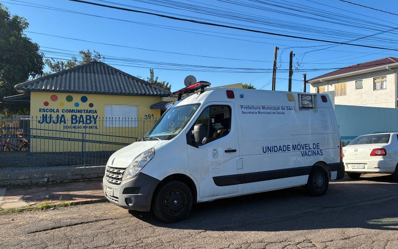Escola Juja Baby recebe unidade móvel de vacinação para imunizar as crianças contra a gripe
