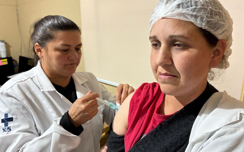 Letícia dos Santos aproveitou a oportunidade e se vacinou contra a gripe
