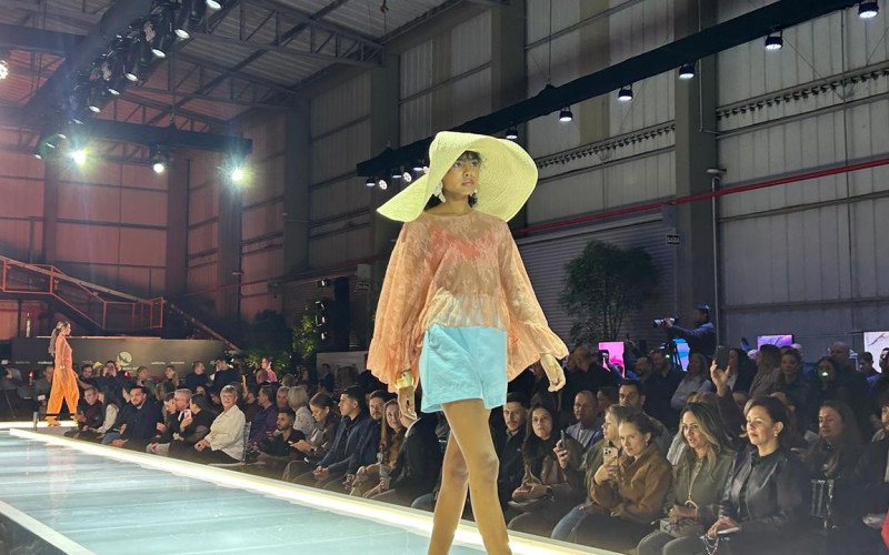 Manifesto da moda foi prestigiado por centenas de espectadores