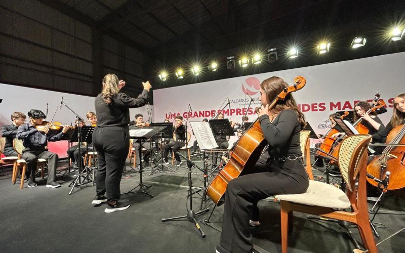 Orquestra Recanto Maestro, de Restinga Seca, conduziu a música do encontro | abc+