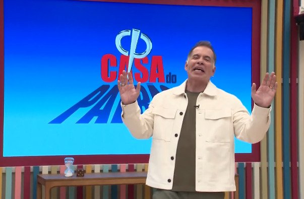 Leandro Hassum apresento a Casa do Patrão, novo reality show do Boninho, na Record | abc+
