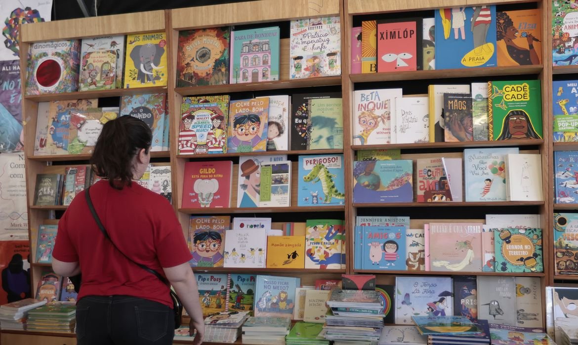 Come&ccedil;a a valer Plano Nacional do Livro e da Leitura 2026-2036; entenda o que &eacute;