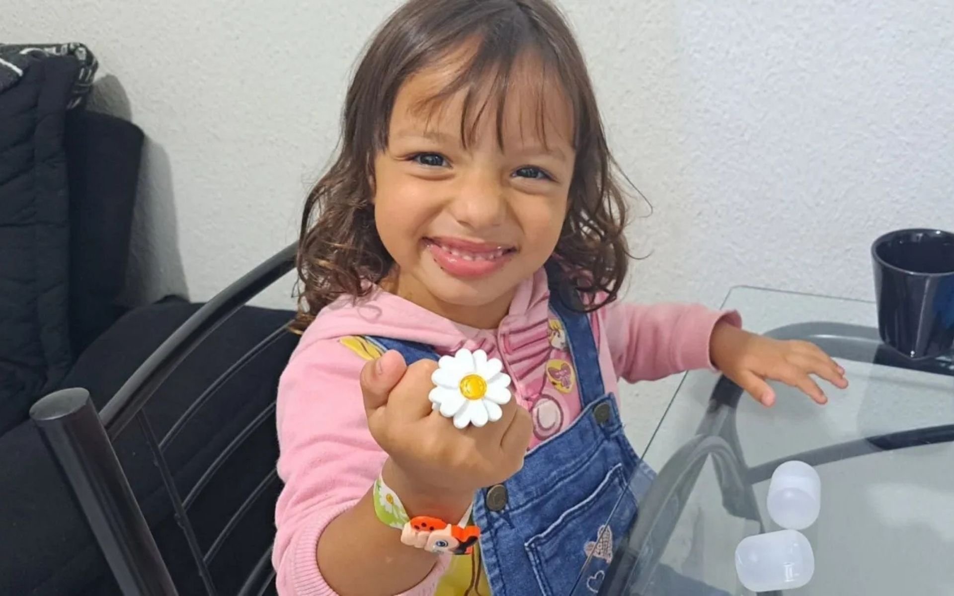V&Iacute;DEO: Laudo aponta que menina de 5 anos foi enterrada e concretada viva no quintal de casa