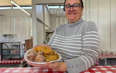 Costelão, bolinhos de bacalhau e batata e cuca: Gastronomia farta anuncia início da Festa da Colônia, em Gramado