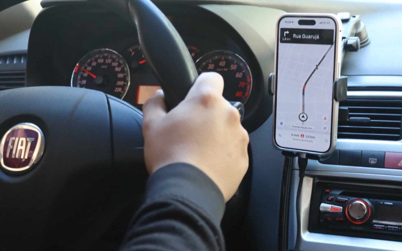 "Com o GPS, precisamos ir a qualquer lugar sem saber onde fica, porque ele nos mostra", comenta Vin&iacute;cius