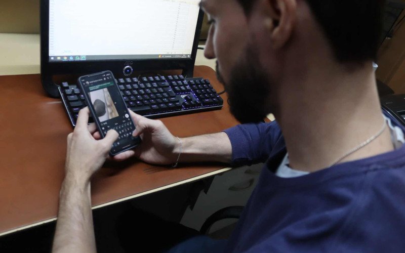 O vendedor Guilherme Cenci tem contato com seus clientes majoritariamente pelo Whatsapp