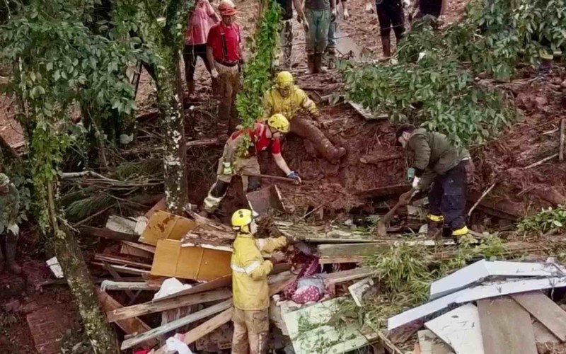 Resgate na Linha Pedras Brancas, em Gramado, em maio de 2024