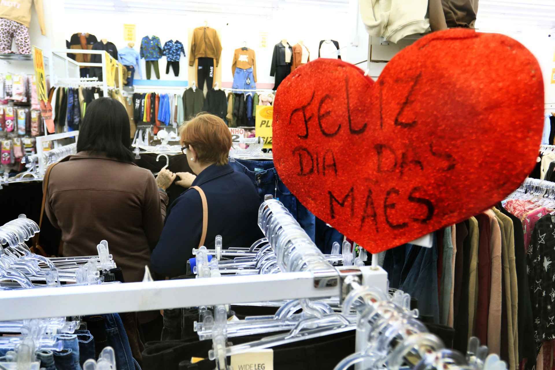 Dia das M&atilde;es deve impulsionar com&eacute;rcio de Canoas com alta moderada nas vendas