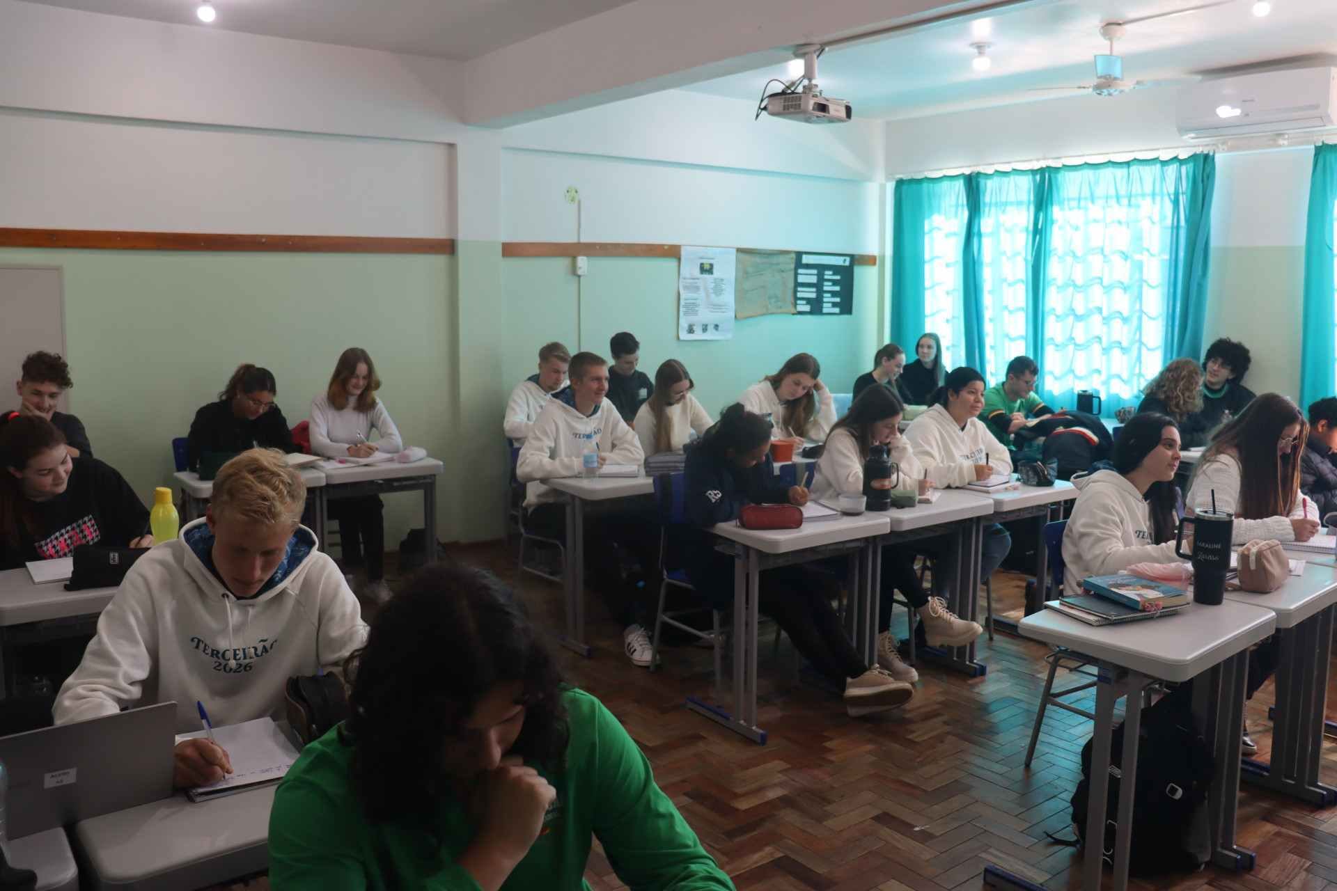 Escola da regi&atilde;o que j&aacute; teve maior nota no Enem no Brasil sofre com falta de profissionais