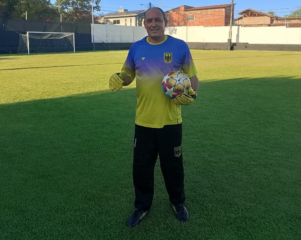 Do campo &agrave;s quadras: 40 anos de paix&atilde;o pelo futebol