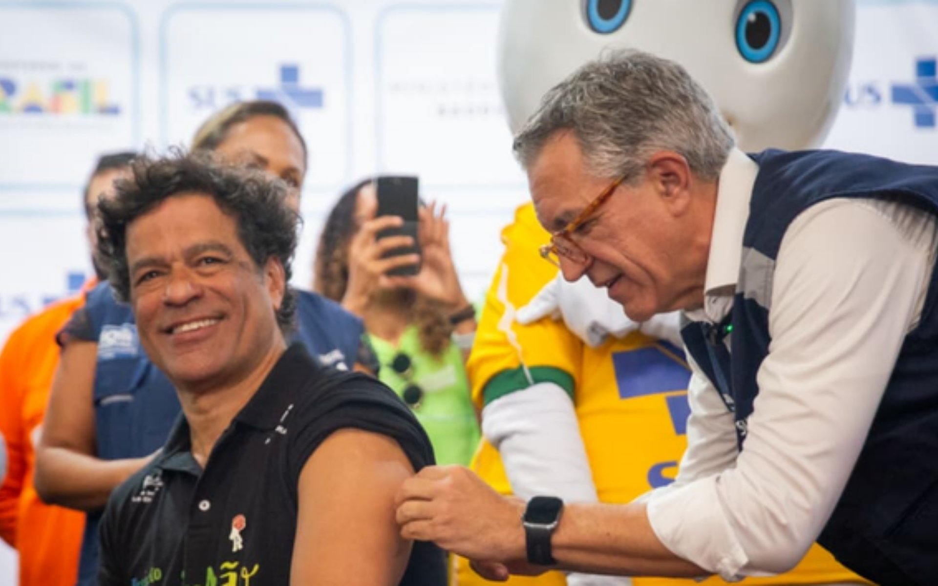 Vai para a Copa do Mundo? Melhor cuidar da vacina&ccedil;&atilde;o, alerta Minist&eacute;rio da Sa&uacute;de