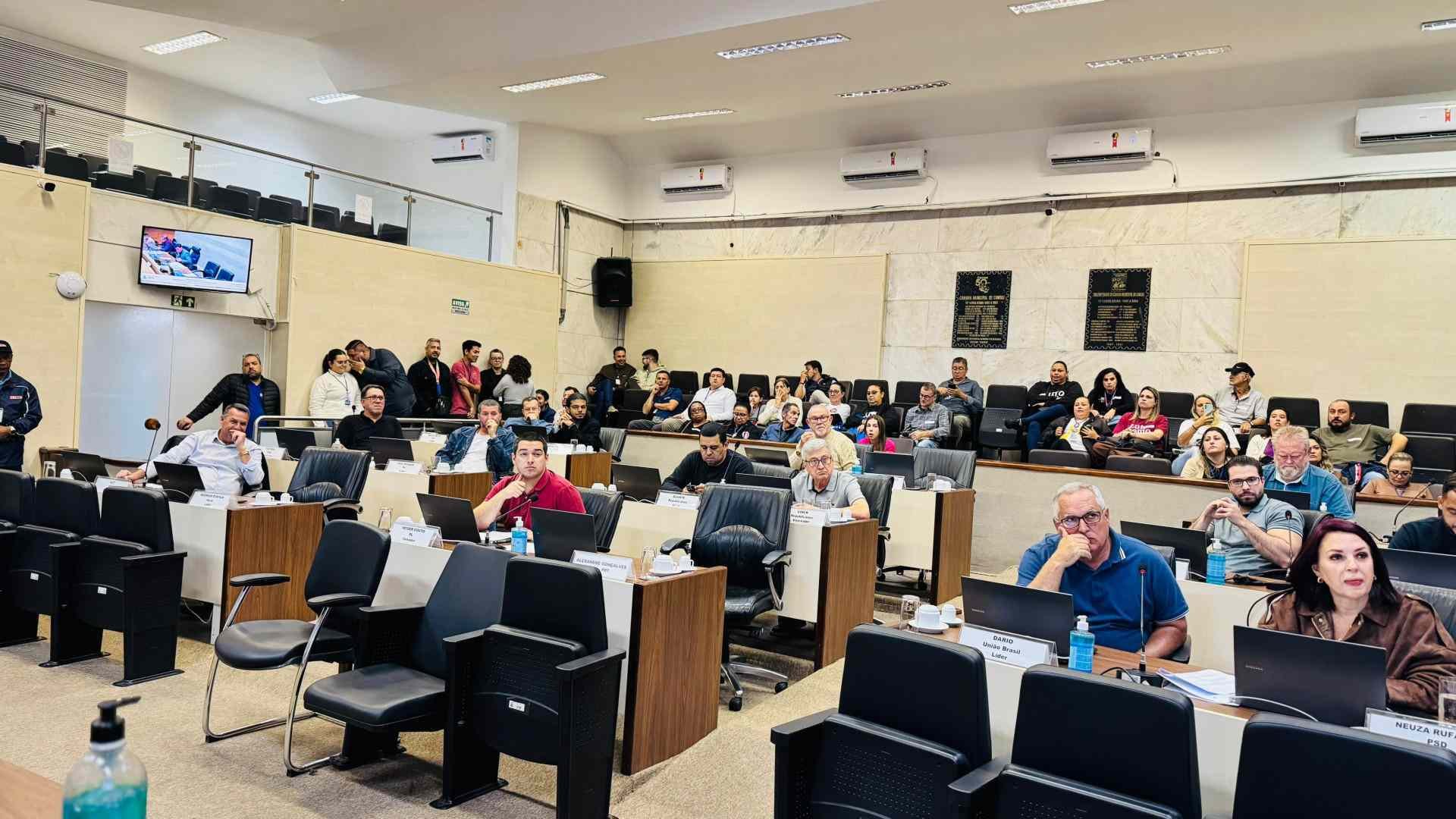 Em sess&atilde;o extraordin&aacute;ria, Prefeitura aprova reposi&ccedil;&atilde;o salarial de servidores em seis parcelas em Canoas