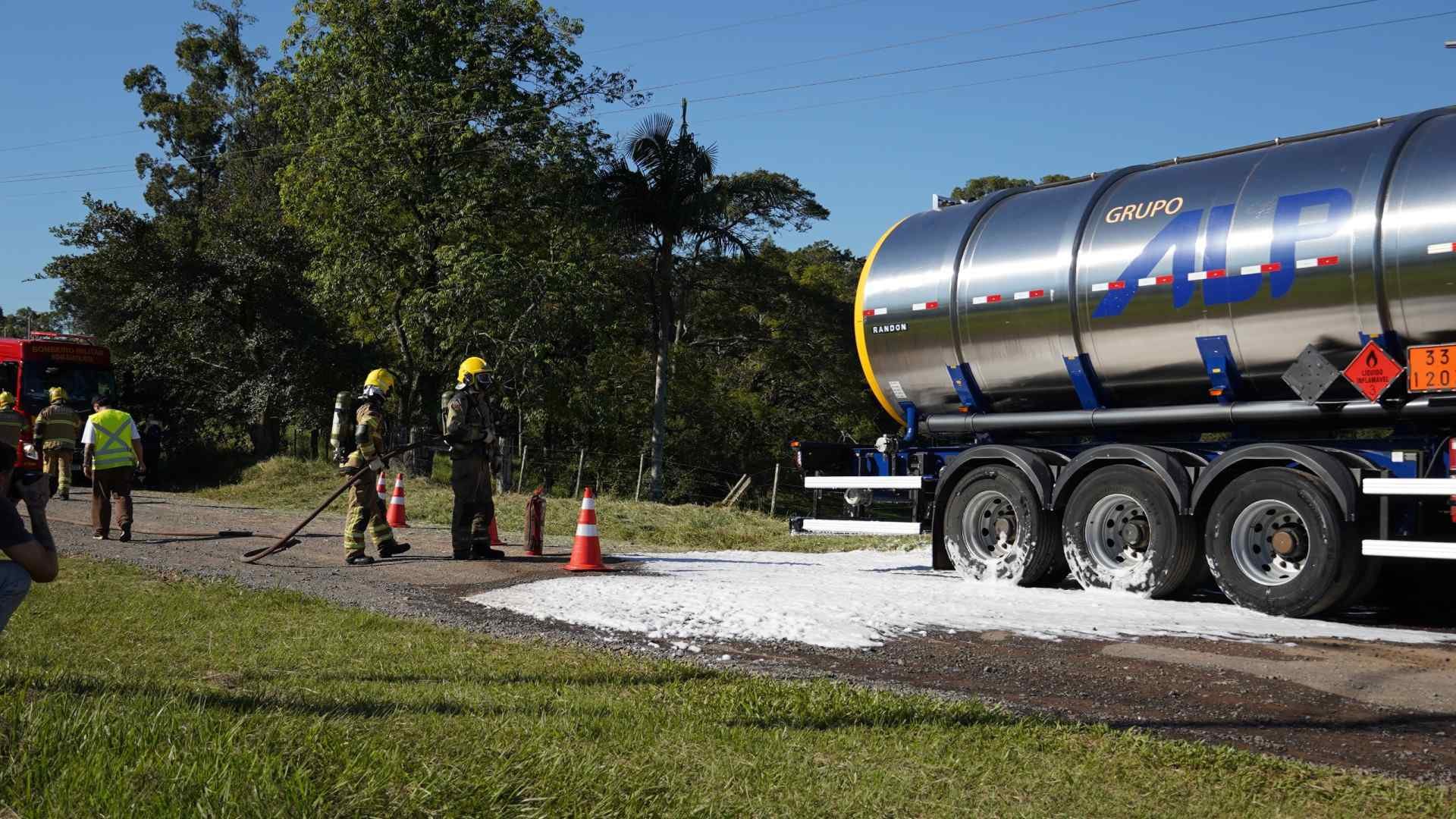 Simula&ccedil;&atilde;o de acidente entre caminh&otilde;es mobiliza &oacute;rg&atilde;os de seguran&ccedil;a em Nova Santa Rita