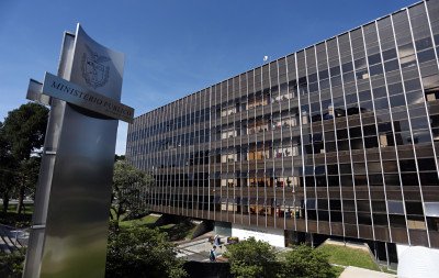 Família descobre estupro de menina de 12 anos após ver conversa com IA; suspeito foi preso e solto horas depois