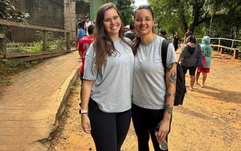 1º de maio, dia de visitação com entrada solidária no Zoológico de Sapucaia do Sul - Andriely e Keyla, de Estância Velha