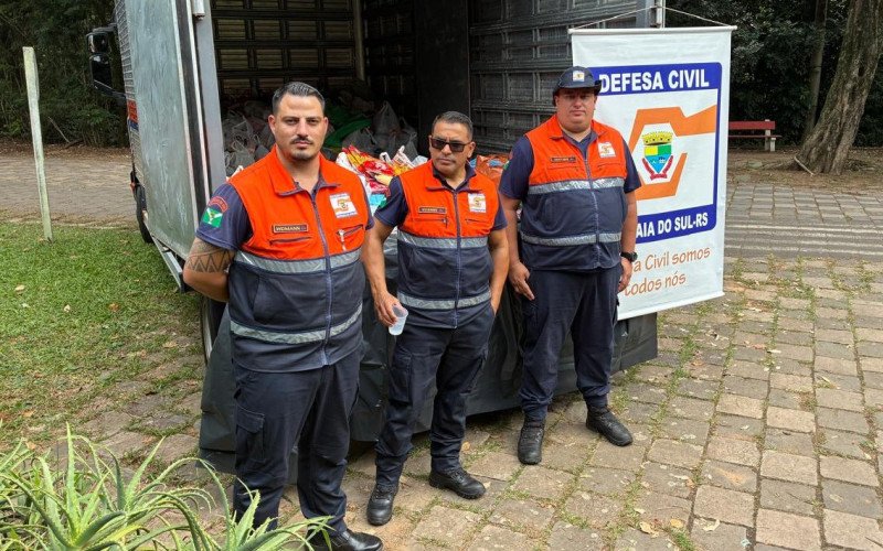1º de maio, dia de visitação com entrada solidária no Zoológico de Sapucaia do Sul - Defesa Civil arrecadou os alimentos doados pelos visitantes