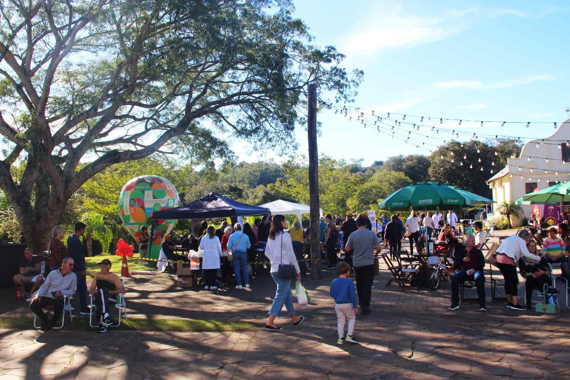 Feriado de sol e movimento marca Festa do Trabalhador em Dois Irm&atilde;os