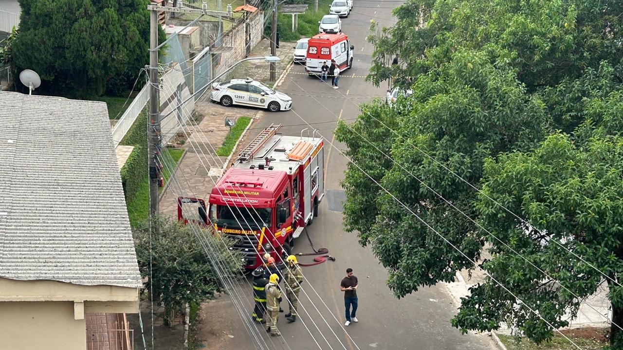 Fam&iacute;lia encontra morteiro no p&aacute;tio de casa e &aacute;rea residencial &eacute; isolada em Novo Hamburgo