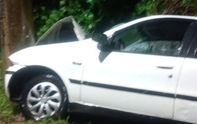 Acidente fatal em Ivoti: Motorista de 51 anos morre após choque contra poste