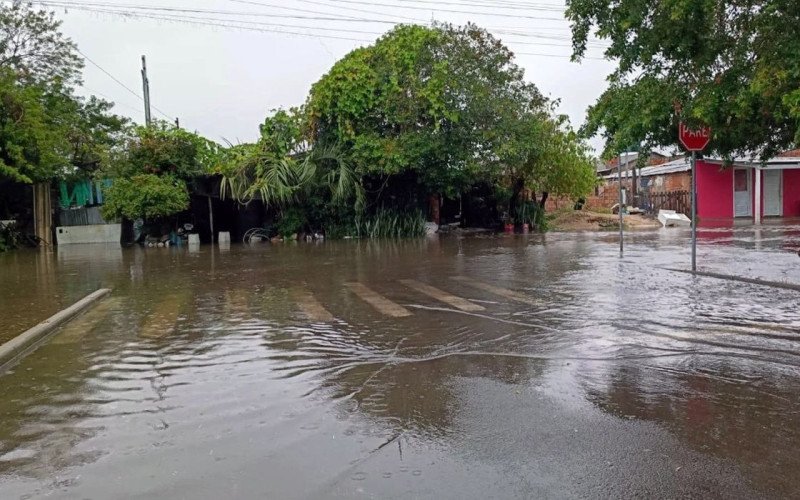 Temporal no RS deixa desalojados e provoca danos em 19 cidades | abc+