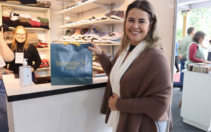 Michele garantiu roupas quentes na 8ª Expoveste de Picada Café | abc+