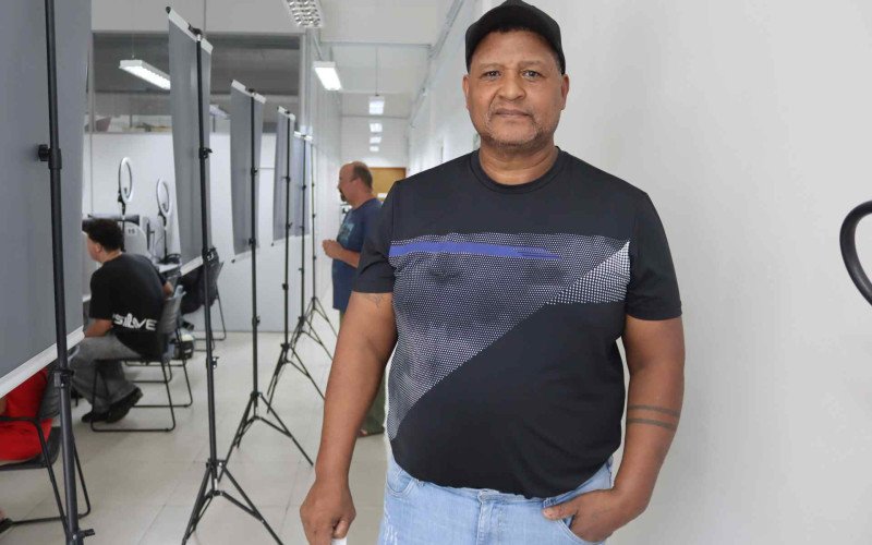 Eloi Freitas aproveitou sábado de plantão na Central de Atendimento ao Eleitor de Novo Hamburgo para pedir transferência do título | abc+