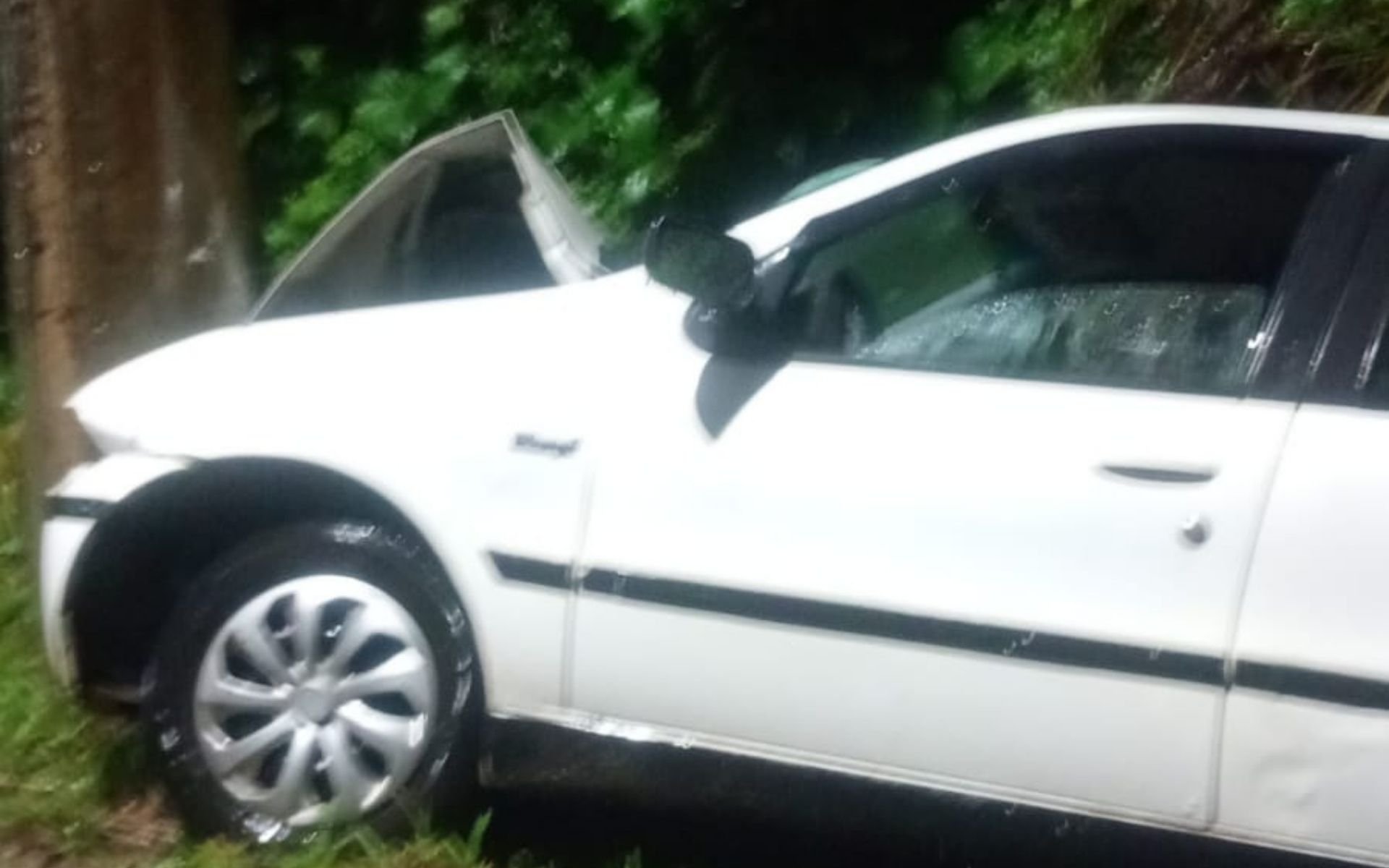 Acidente fatal em Ivoti: Motorista de 51 anos morre ap&oacute;s choque contra poste