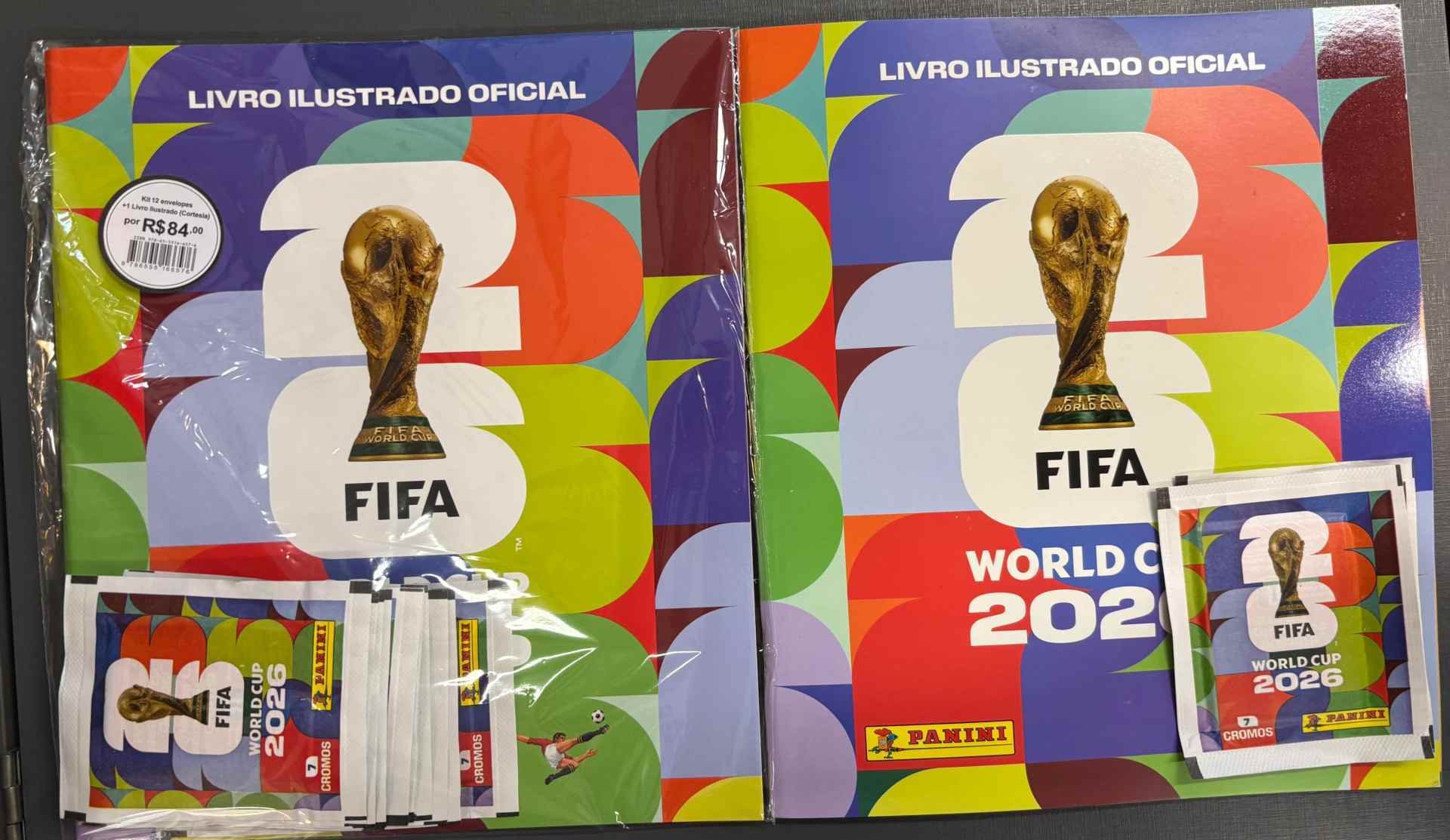 V&Iacute;DEO: &Aacute;lbum da Copa do Mundo est&aacute; dispon&iacute;vel na regi&atilde;o com p&uacute;blico dividido entre adultos e crian&ccedil;as