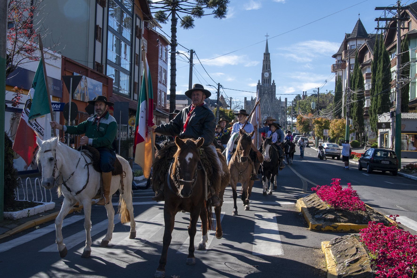Percurso de 7 quil&ocirc;metros da Cavalgada da F&eacute; abre os festejos em honra a Nossa Senhora de Caravaggio em Canela