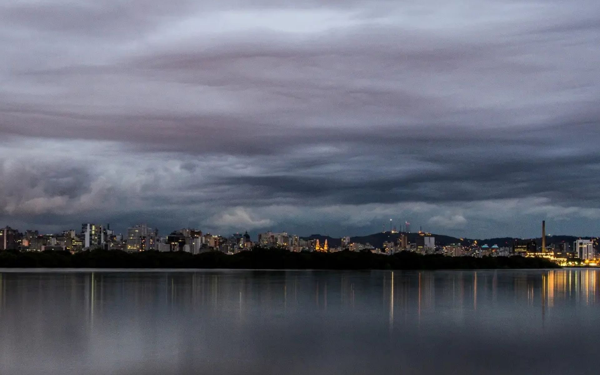 Em poucas horas, chuva acumulada supera a m&eacute;dia de maio em v&aacute;rias cidades do RS; confira os n&uacute;meros