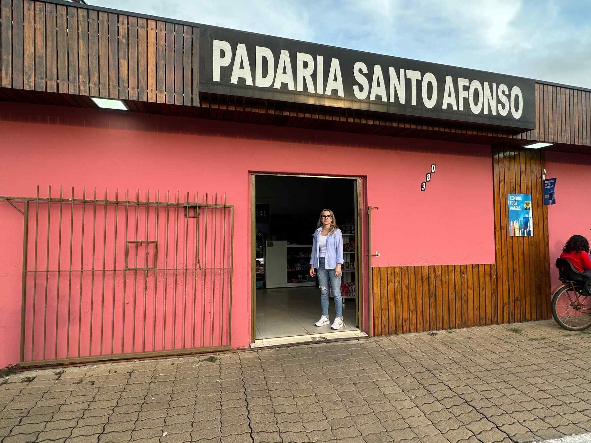 Izete de Souza demorou para recuperar seu negócio, uma padaria no bairro Santo Afonso, e ainda mais para voltar para casa