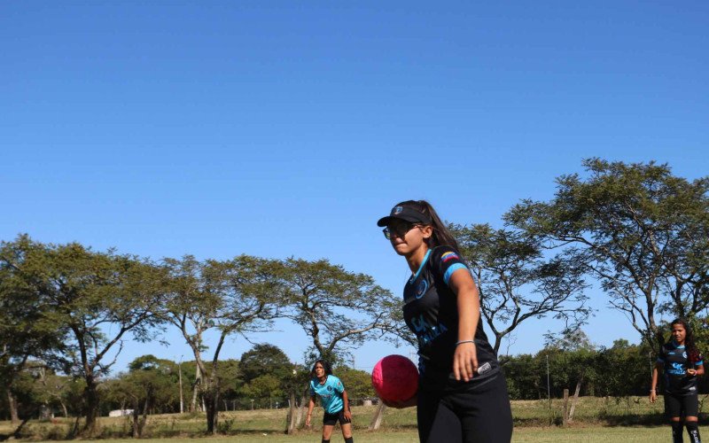 Kickingball venezuelano ganhou espaço no Parque Eduardo Gomes neste domingo (3) | abc+