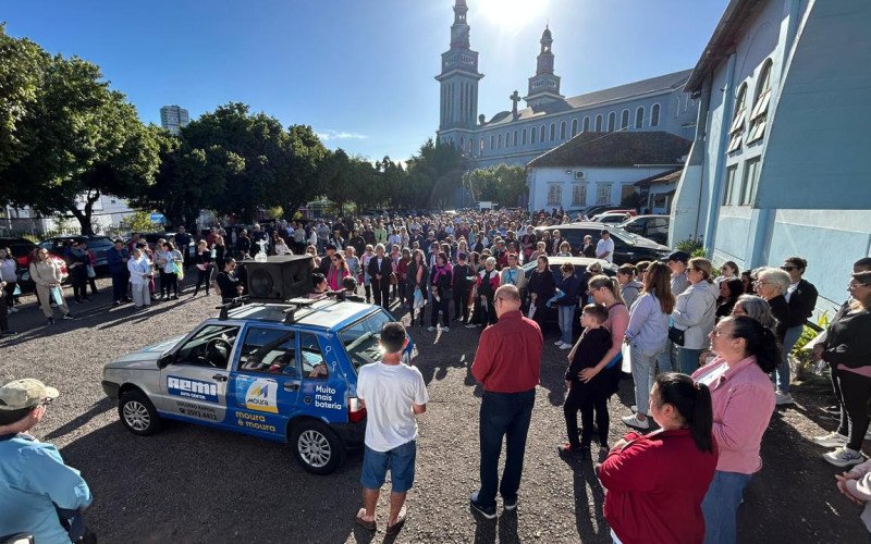 Romaria das Mães, em Novo Hamburgo, reúne centenas de fiéis durante caminhada ao Santuário das Mães na manhã de domingo (3)