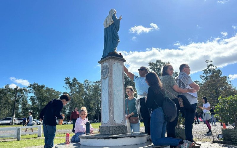 Romaria das Mães, em Novo Hamburgo, reúne centenas de fiéis durante caminhada ao Santuário das Mães na manhã de domingo (3)