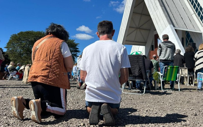 Romaria das Mães, em Novo Hamburgo, reúne centenas de fiéis durante caminhada ao Santuário das Mães na manhã de domingo (3)