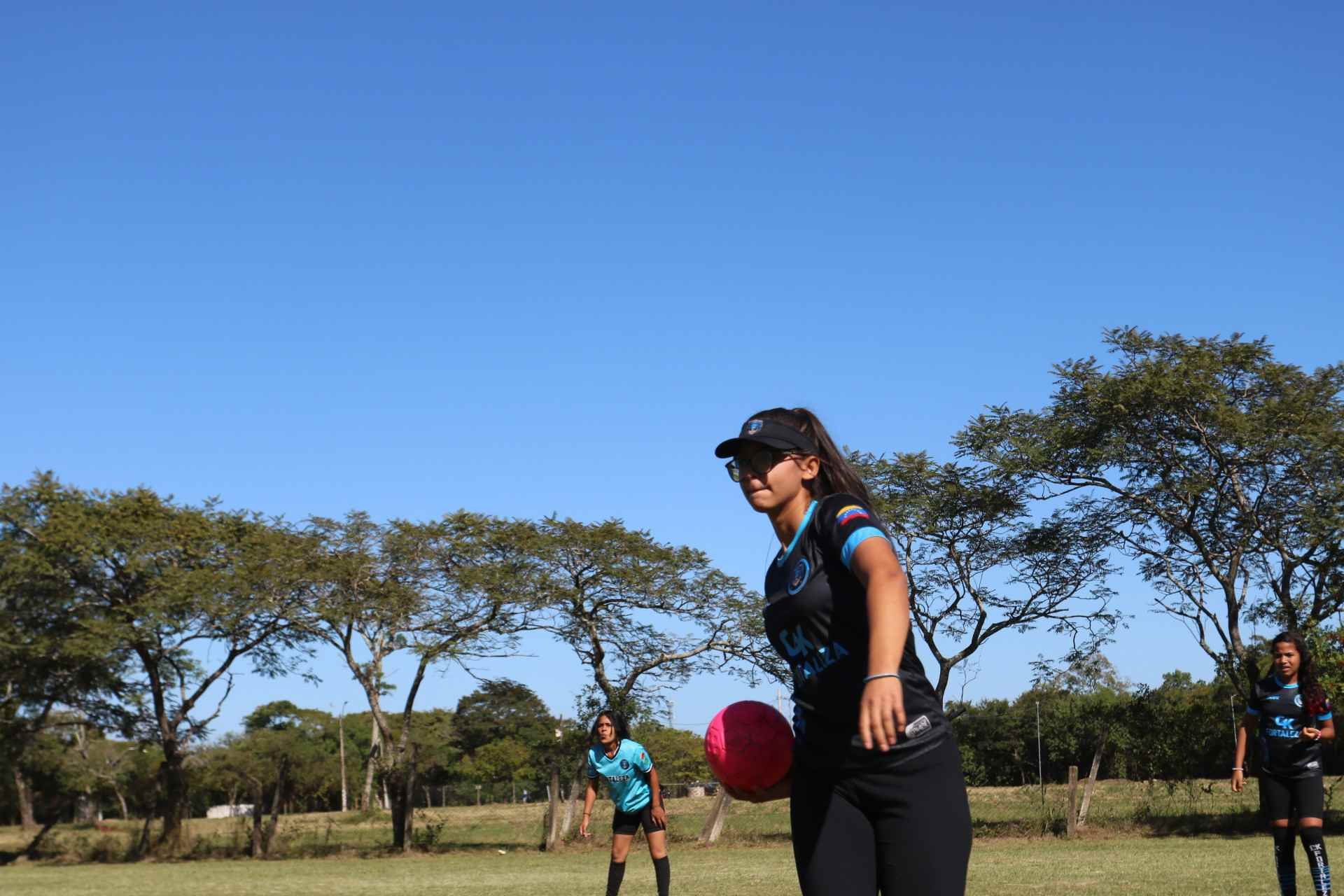 &ldquo;Nunca tinha ouvido falar&rdquo;: com sotaque venezuelano dentro e fora de campo, Parc&atilde;o vira palco para Kickingball