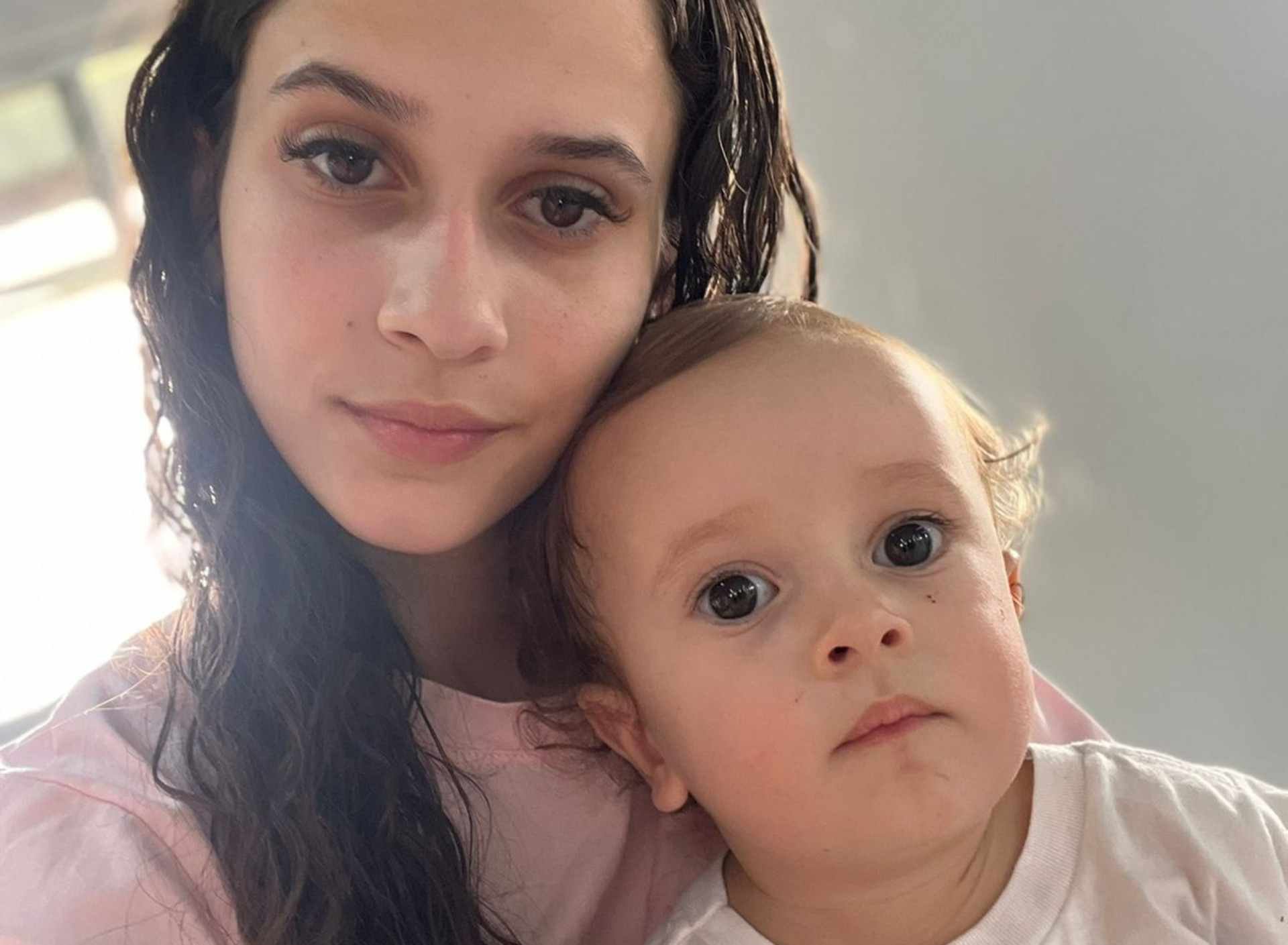 Beb&ecirc; de Novo Hamburgo sofre com febre e convuls&otilde;es e fam&iacute;lia busca ajuda para cirurgia; saiba como contribuir