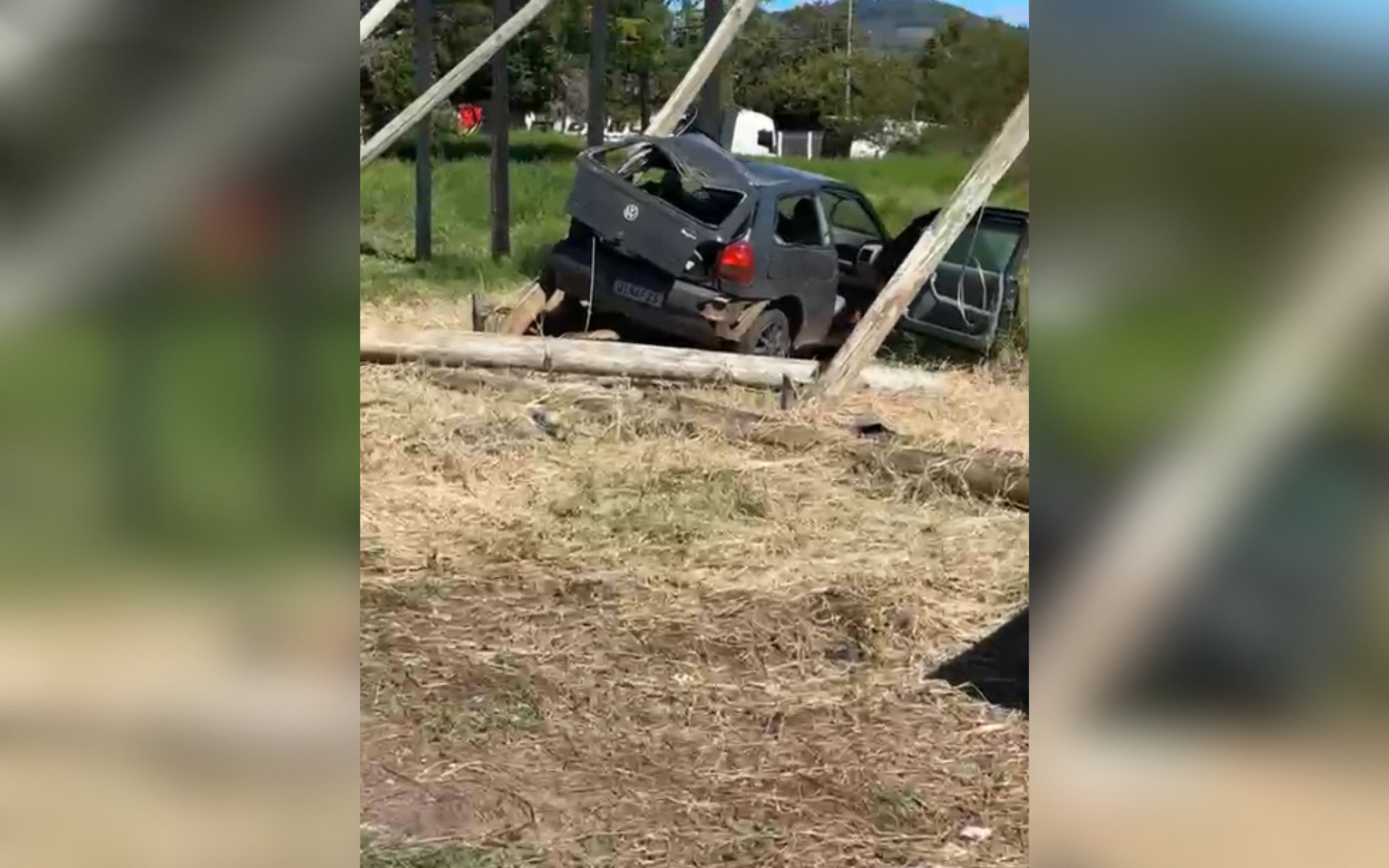 V&Iacute;DEO: Homem dorme ao volante e bate carro em alta velocidade em Rolante