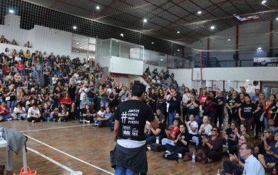 Professores de Canoas votam proposta da Prefeitura e definem futuro da greve nesta segunda-feira
