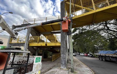 Passarela da BR-116 recebe reforço na segurança e nova iluminação após registros de assaltos