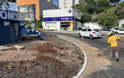 Rótula é reduzida para aliviar trânsito em cruzamento de avenida em Novo Hamburgo