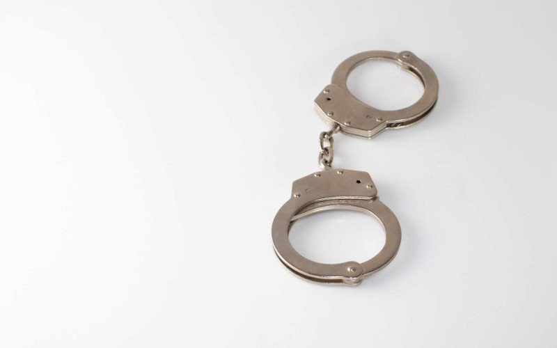 Lei 15.397/2026 altera o Código Penal para aumentar as penas de crimes como furto, roubo, estelionato e receptação | abc+