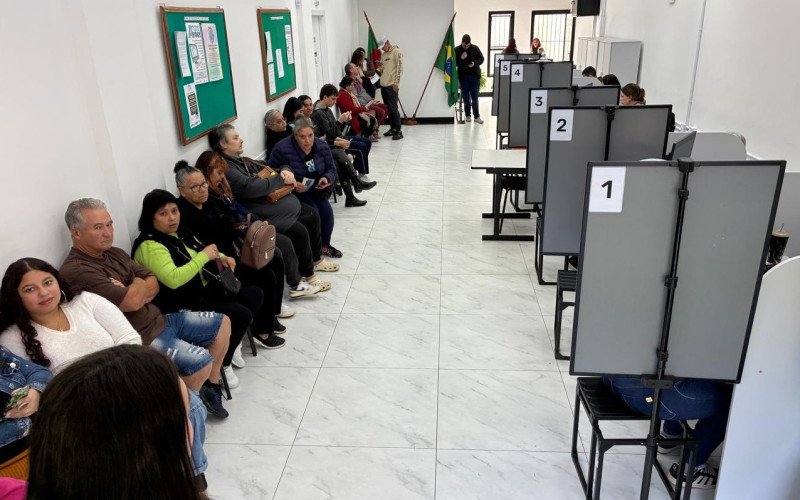 Seis guichês atendem os cidadãos que buscam o cartório eleitoral de São Leopoldo 