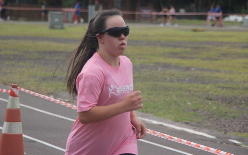 Pista de atletismo do Parque Municipal recebeu 24 em Movimento