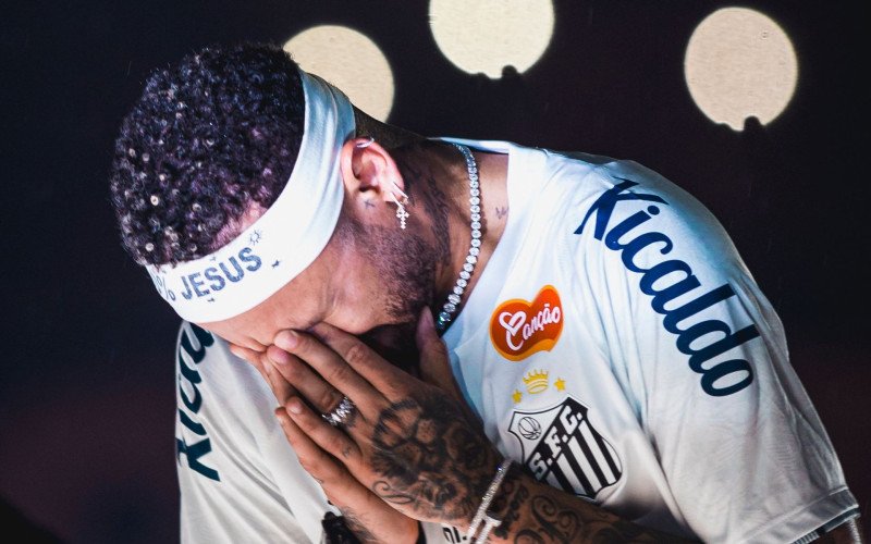 Sob chuva e com muita emoção envolvida, Neymar reencontrou a torcida santista na Vila em 31 de janeiro de 2025<br /> 